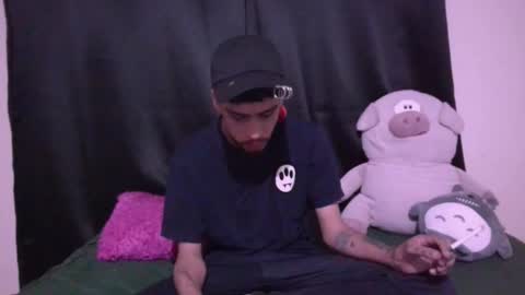 Snapshot of smoker00teddybear chatting on November 2025 08:05:02 AM teddy online show from November 2025 08:05:02 AM