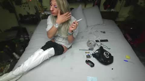 smokeslut365 online show from October 2025 09:04:01 PM