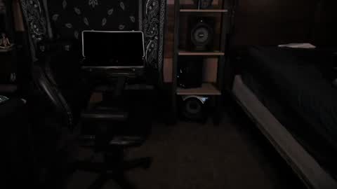 Snapshot of smokey915 chatting on January 2025 10:02:01 AM Smokey915 online show from January 2025 10:02:01 AM