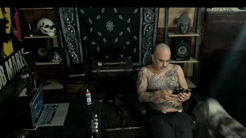 Snapshot of smokey915 chatting on January 2025 06:42:02 AM Smokey915 online show from January 2025 06:42:02 AM