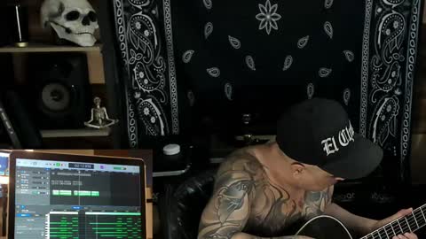 Snapshot of smokey915 chatting on January 2025 02:00:02 AM Smokey915 online show from January 2025 02:00:02 AM