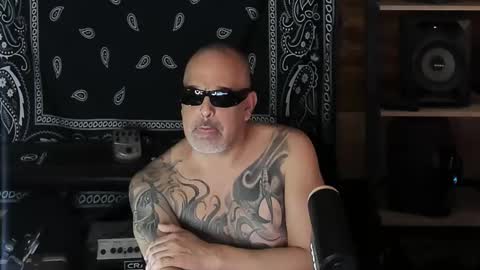 Snapshot of smokey915 chatting on February 2025 05:15:01 PM Smokey915 online show from February 2025 05:15:01 PM