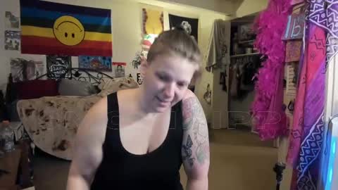 Snapshot of smokihippi chatting on February 2025 02:18:01 AM Big Dawg online show from February 2025 02:18:01 AM