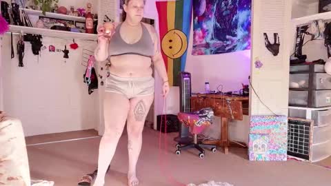 Snapshot of smokihippi chatting on November 2025 10:19:02 PM Big Dawg online show from November 2025 10:19:02 PM