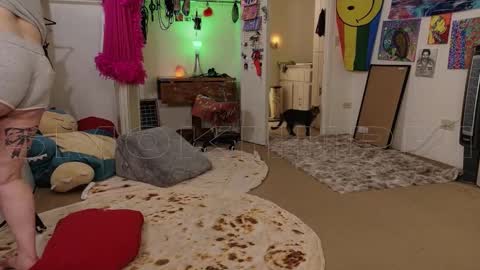 Snapshot of smokihippi chatting on December 2025 03:05:01 AM Big Dawg online show from December 2025 03:05:01 AM