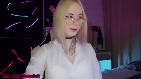 Reeginaaaaa online show from November 2025 10:08:02 PM