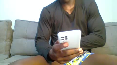 Snapshot of sneaky_link2 chatting on December 2024 09:30:01 AM papi online show from December 2024 09:30:01 AM