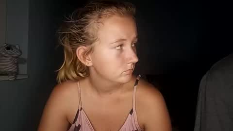 Snapshot of sneakylildevils chatting on April 2026 11:21:03 PM Sneakylildevils online show from April 2026 11:21:03 PM