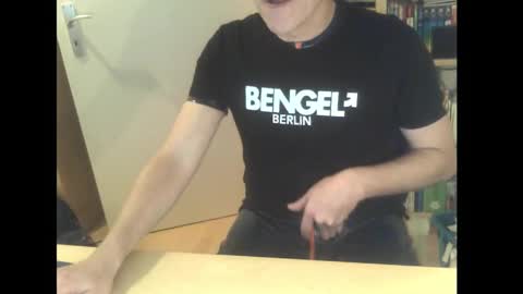 sneaxfreund online show from January 2025 03:06:02 AM