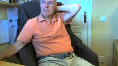 snickarn335731 online show from June 2026 04:44:01 PM