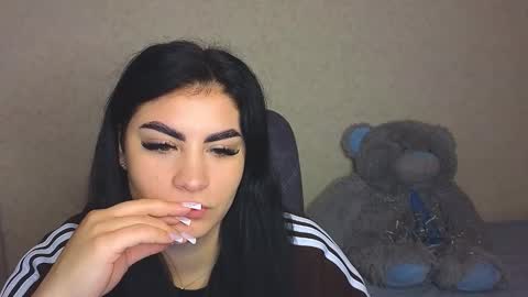 Olivia online show from November 2025 02:55:02 PM