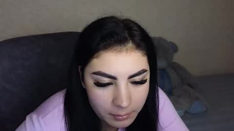 Olivia online show from November 2025 03:45:01 PM