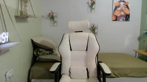 Snapshot of snow_2000 chatting on December 2024 08:47:01 AM snow_2000 online show from December 2024 08:47:01 AM