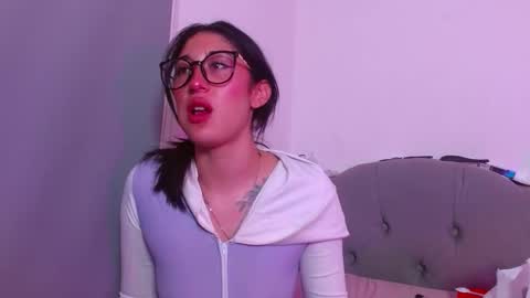 Snapshot of snow_baall chatting on October 2025 04:33:02 AM IG OF red moonn online show from October 2025 04:33:02 AM