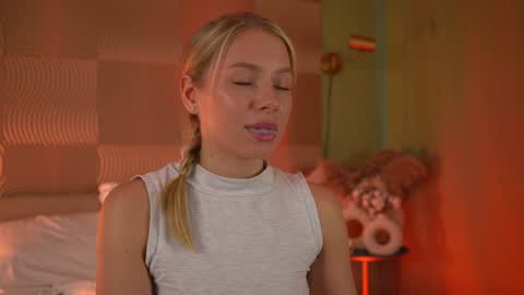 Candice Snow online show from December 2024 12:47:02 PM