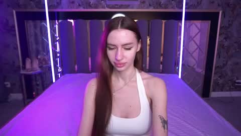 snow_whiteeex online show from April 2026 05:43:01 AM