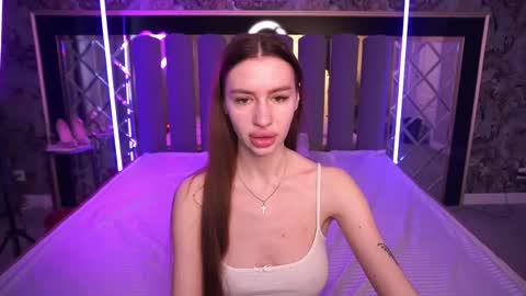snow_whiteeex online show from April 2026 05:49:02 AM