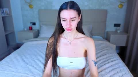 snow_whiteeex online show from June 2026 04:13:01 AM