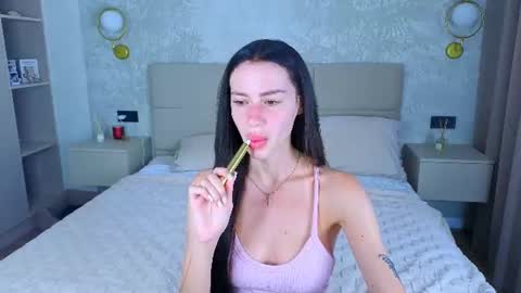 snow_whiteeex online show from June 2026 04:06:01 AM