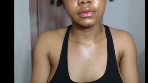 Snapshot of snowdrop5 chatting on October 2025 08:42:01 PM snowdrop5 online show from October 2025 08:42:01 PM