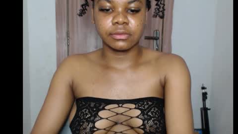 Snapshot of snowdrop5 chatting on October 2025 01:24:02 AM snowdrop5 online show from October 2025 01:24:02 AM