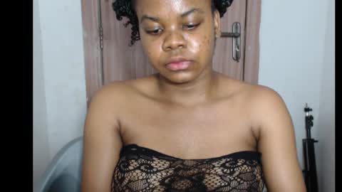 Snapshot of snowdrop5 chatting on November 2025 01:07:02 AM snowdrop5 online show from November 2025 01:07:02 AM