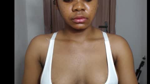 Snapshot of snowdrop5 chatting on November 2025 08:42:02 PM snowdrop5 online show from November 2025 08:42:02 PM