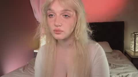 Snapshot of snowflakeskitty chatting on June 2026 05:34:01 AM Ellie online show from June 2026 05:34:01 AM