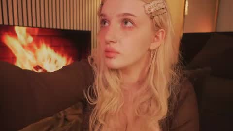 Snapshot of snowflakeskitty chatting on July 2026 05:35:02 AM Ellie online show from July 2026 05:35:02 AM