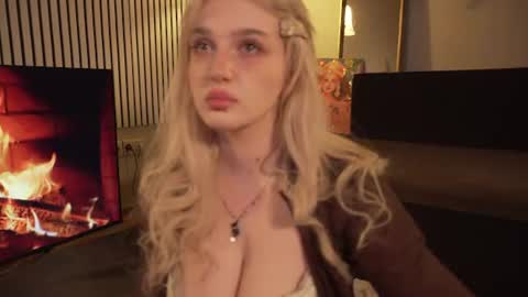 Snapshot of snowflakeskitty chatting on July 2026 05:24:01 AM Ellie online show from July 2026 05:24:01 AM