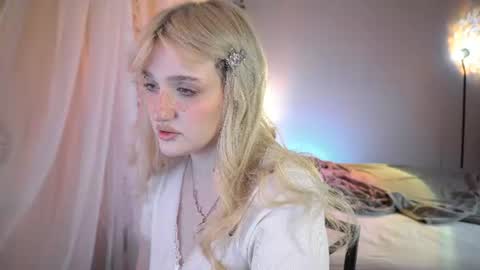 Snapshot of snowflakeskitty chatting on July 2026 05:27:02 AM Ellie online show from July 2026 05:27:02 AM
