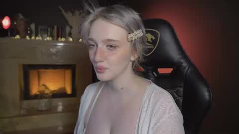 Snapshot of snowflakeskitty chatting on August 2026 05:29:02 AM Ellie online show from August 2026 05:29:02 AM