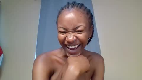 Snapshot of snowie_eyes chatting on November 2025 12:37:02 PM Snowie eyes online show from November 2025 12:37:02 PM