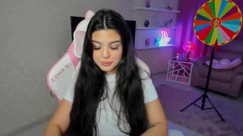 snowingwinter online show from December 2025 07:43:01 PM