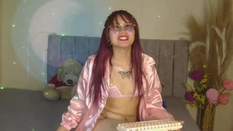 Snapshot of sofeelme_7 chatting on September 2025 03:23:02 PM Sophie online show from September 2025 03:23:02 PM