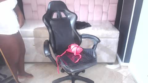 Snapshot of soffia_b chatting on September 2025 03:09:02 AM soffia_b online show from September 2025 03:09:02 AM