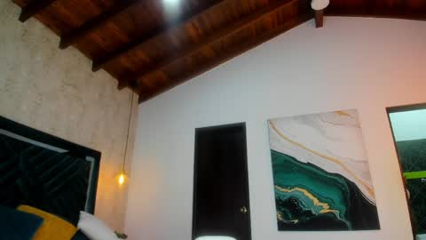 Snapshot of sofi_moreno chatting on April 2026 11:18:02 AM Sofi online show from April 2026 11:18:02 AM