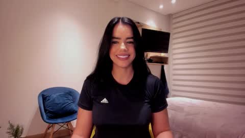 Sofi Saenzz  online show from October 2025 12:18:01 AM