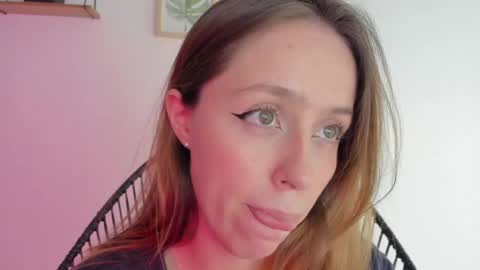 Snapshot of sofia_palacios_ chatting on December 2024 06:14:01 AM online show from December 2024 06:14:01 AM