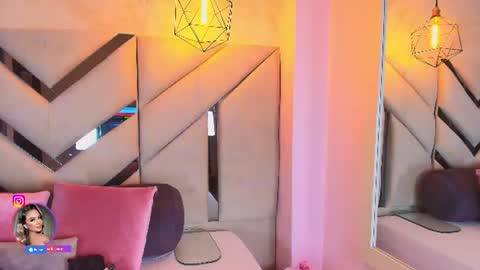 Snapshot of sofia_pamela_ chatting on June 2026 07:00:02 PM online show from June 2026 07:00:02 PM