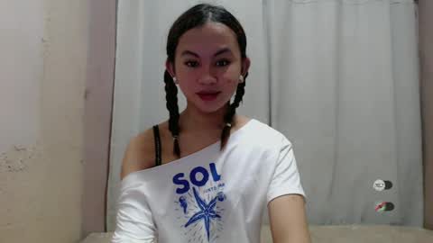 sofia_sweetheart18 online show from June 2026 11:51:02 PM
