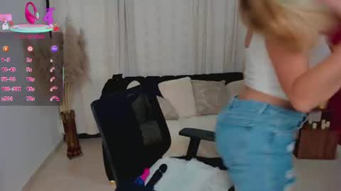 sofia_velvetx online show from June 2026 02:47:02 PM