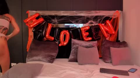 Sofia  online show from October 2025 05:53:02 AM