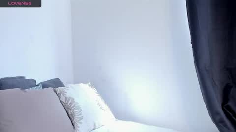 sofiaalarson online show from April 2026 02:12:01 PM