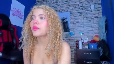sofiacastillo01 online show from March 2025 01:05:02 PM
