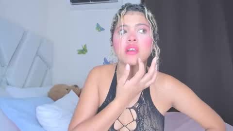 sofiacastillo01 online show from May 2026 02:33:02 PM