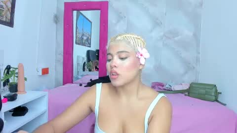 sofiacastillo01 online show from June 2026 01:35:01 PM