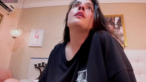 Snapshot of sofianesvat1 chatting on January 2025 10:19:01 AM Sofi - next broadcast today 1030pm Colombia time online show from January 2025 10:19:01 AM