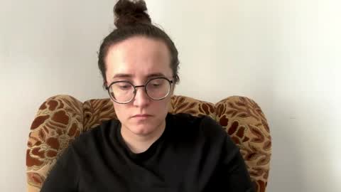 Sofia online show from April 2026 02:20:01 PM