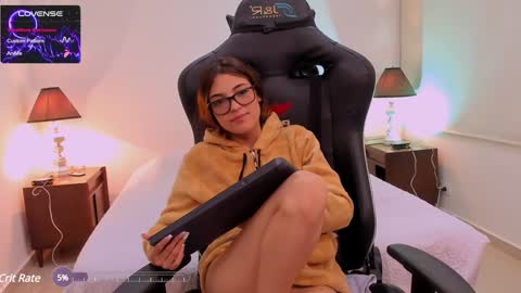 Snapshot of sofiarouge_ chatting on January 2025 12:50:02 AM Sofia Help me reach 5K followers online show from January 2025 12:50:02 AM